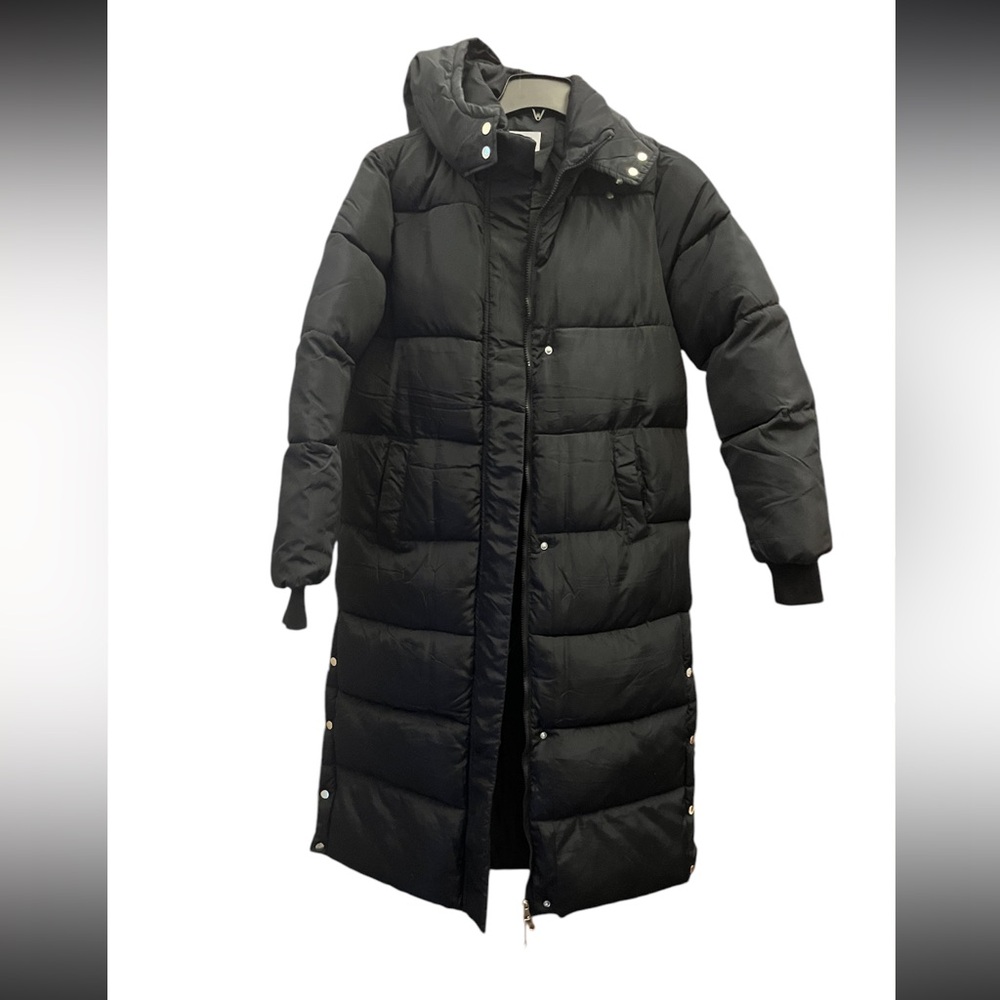 NWT Long black black puffer coat.